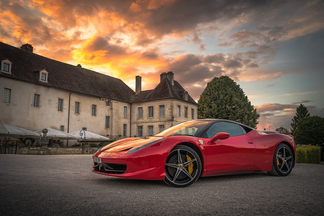 Ferrari, ett känt bilmärke från Italien
